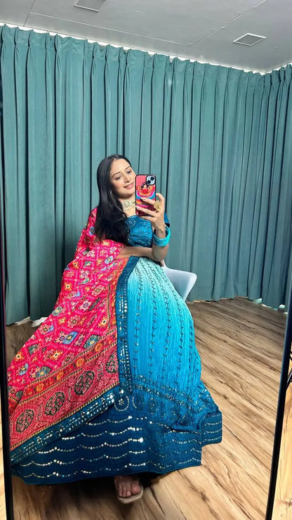 Lehenga Choli en Soie Chinon Bleu avec Broderie à Fil et Sequins