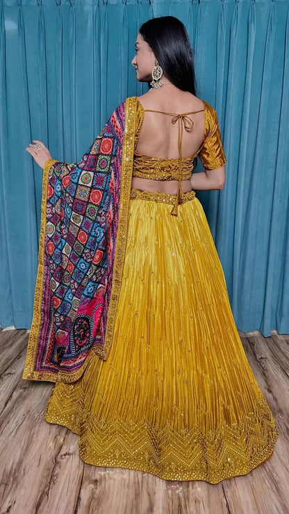 Lehenga Choli en Soie Chinon Jaune avec Broderie à Fil et Sequins
