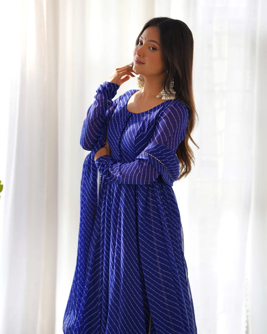 Königsblaues Anarkali-Kleiderset mit Leheriya-Print