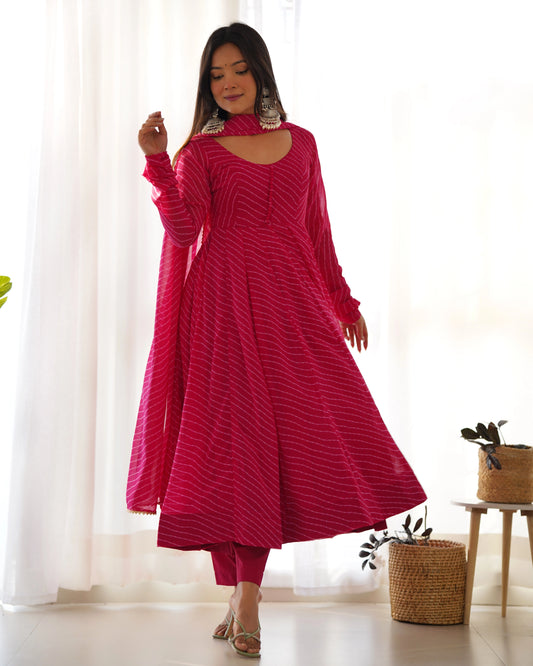 Fuchsia-pinkes Anarkali-Kleiderset mit Leheriya-Print