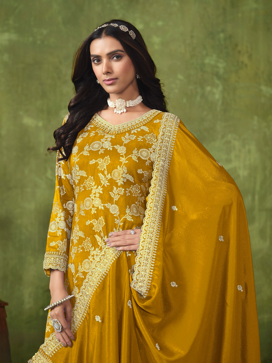 Senfgelbes Chinnon-Salwar-Anzug-Set