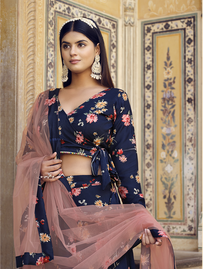 Rosa 3-teiliges Lehenga-Jacken-Set (Koti) mit Stickdetails