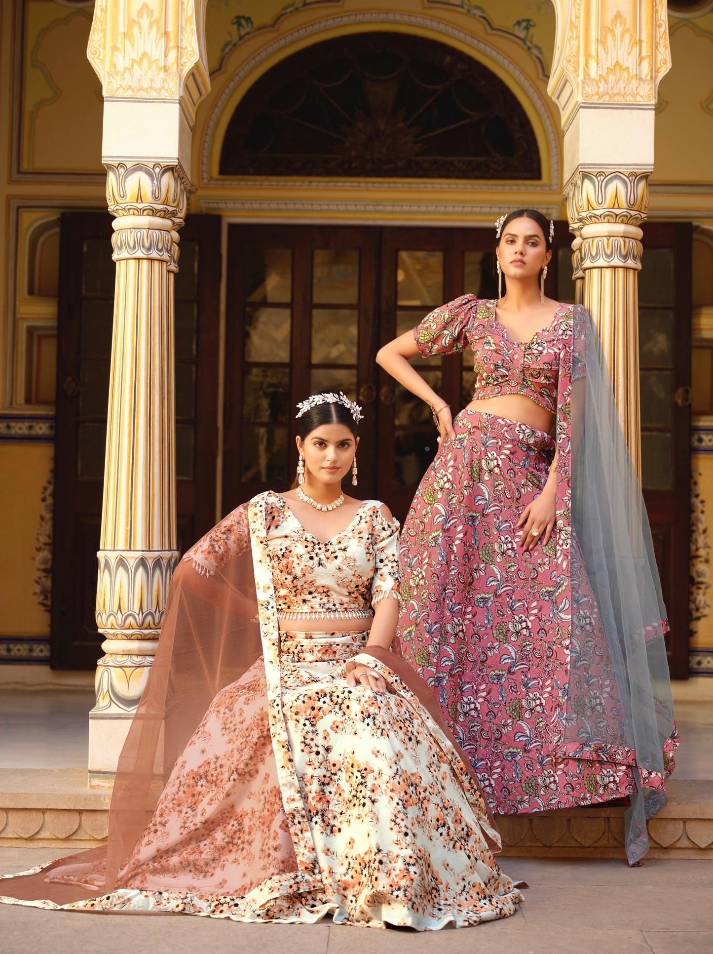 Rosa 3-teiliges Lehenga-Jacken-Set (Koti) mit Stickdetails