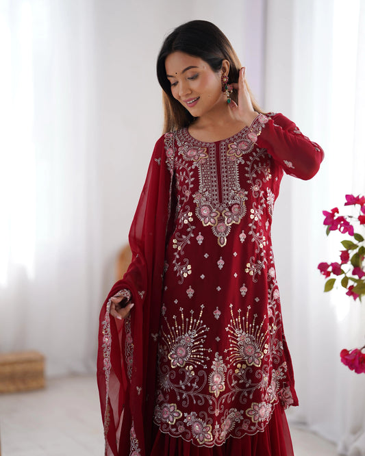 Beeren-lila-rotes Sharara-Set mit Kordelstickerei, Pailletten und Nietenperlen