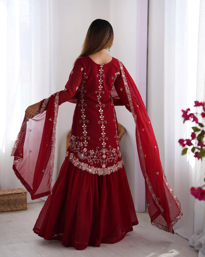 Beeren-lila-rotes Sharara-Set mit Kordelstickerei, Pailletten und Nietenperlen