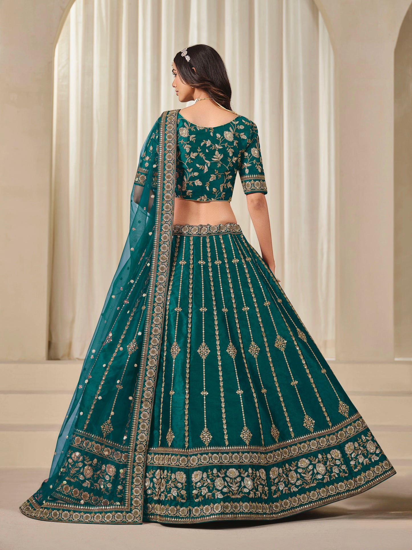 Rosa 3-teiliges Lehenga-Jacken-Set (Koti) mit Stickdetails