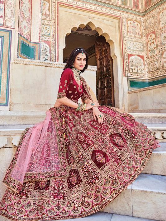 Eleganter rosa-grauer Braut-Lehenga mit Zarkan-Stickerei und Pailletten