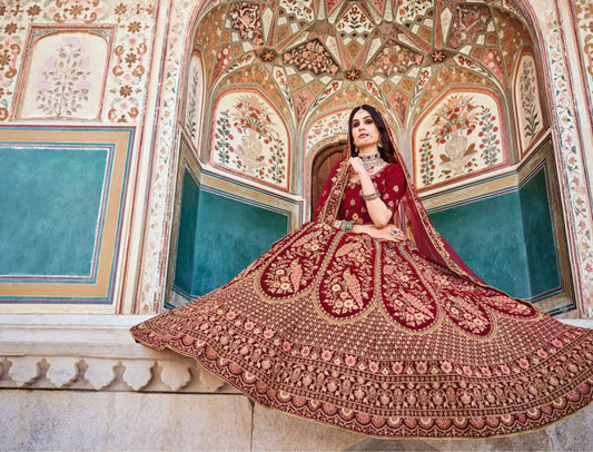 Eleganter rosa-grauer Braut-Lehenga mit Zarkan-Stickerei und Pailletten