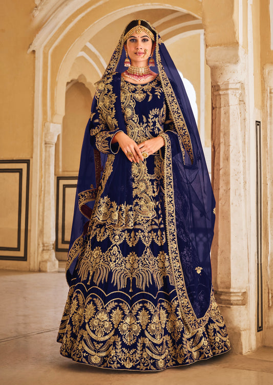 Eleganter rosa-grauer Braut-Lehenga mit Zarkan-Stickerei und Pailletten