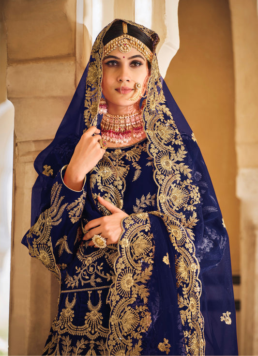 Eleganter rosa-grauer Braut-Lehenga mit Zarkan-Stickerei und Pailletten