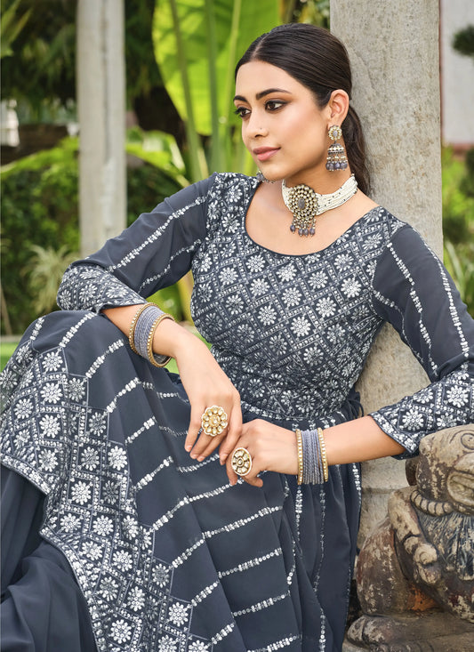 Wunderschönes langes Kurta aus Seide in Schwarz und Bronze