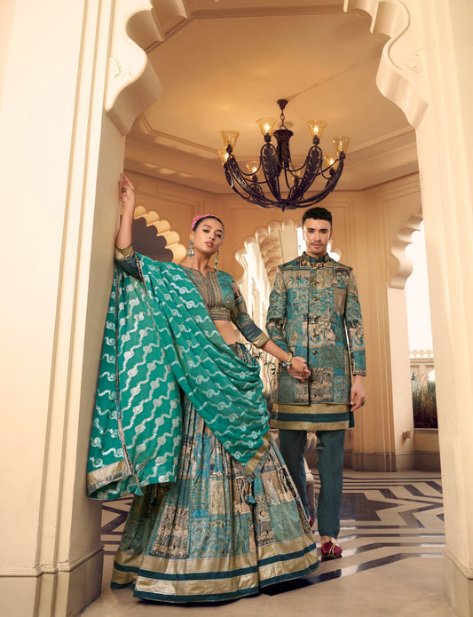 Eleganter rosa-grauer Braut-Lehenga mit Zarkan-Stickerei und Pailletten