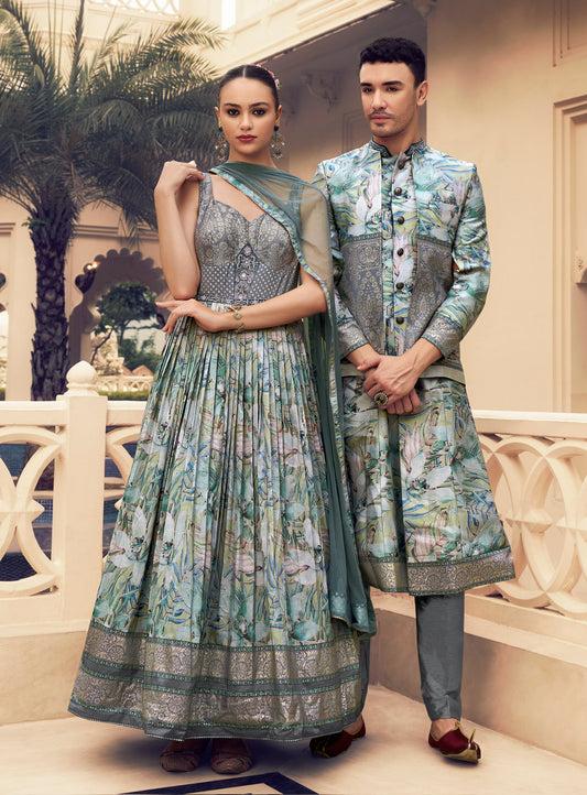 Eleganter rosa-grauer Braut-Lehenga mit Zarkan-Stickerei und Pailletten