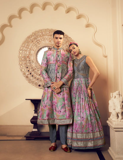 Eleganter rosa-grauer Braut-Lehenga mit Zarkan-Stickerei und Pailletten