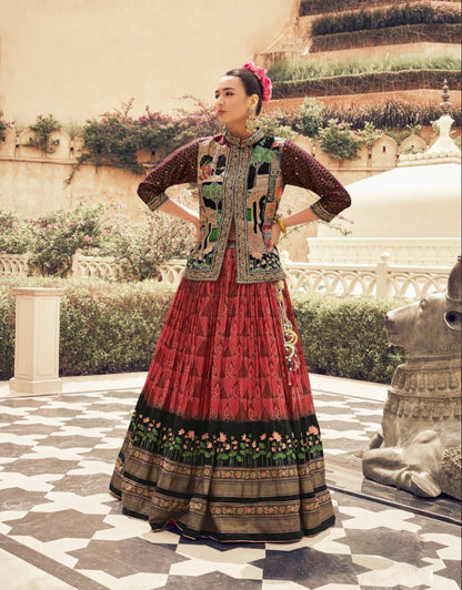 Eleganter rosa-grauer Braut-Lehenga mit Zarkan-Stickerei und Pailletten