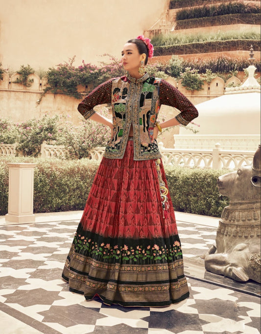 Eleganter rosa-grauer Braut-Lehenga mit Zarkan-Stickerei und Pailletten