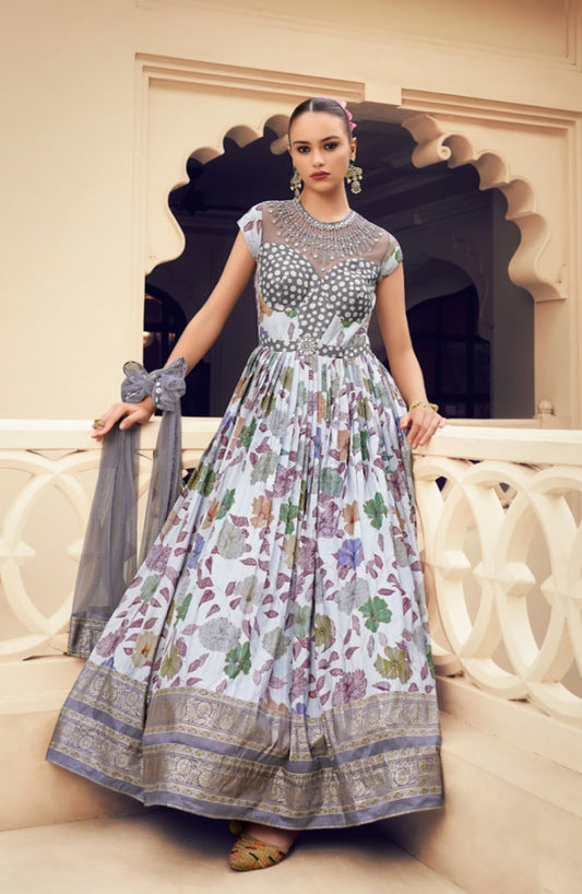 Eleganter rosa-grauer Braut-Lehenga mit Zarkan-Stickerei und Pailletten