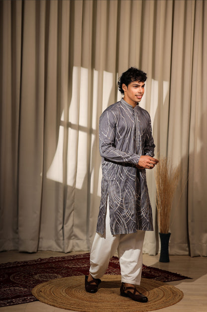 Ensemble Kurta Gris Clair avec broderies de détails argentés blancs Design COLLECTION RAJ