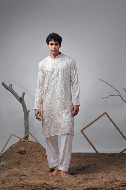 Ensemble Kurta Blanc cassé avec broderies de détails dorés Design COLLECTION RAJ