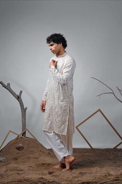 Ensemble Kurta Blanc cassé avec broderies de détails dorés Design COLLECTION RAJ
