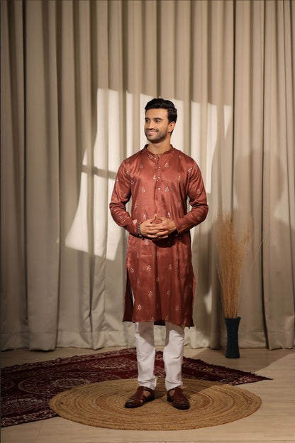 Ensemble Kurta Rouge Brun avec broderies de détails dorés Design COLLECTION RAJ