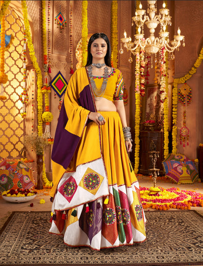 Lehenga de célébration Navratri jaune en viscose coton avec patchwork et travail de miroirs
