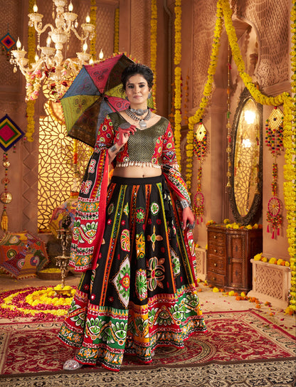 Eleganter rosa-grauer Braut-Lehenga mit Zarkan-Stickerei und Pailletten