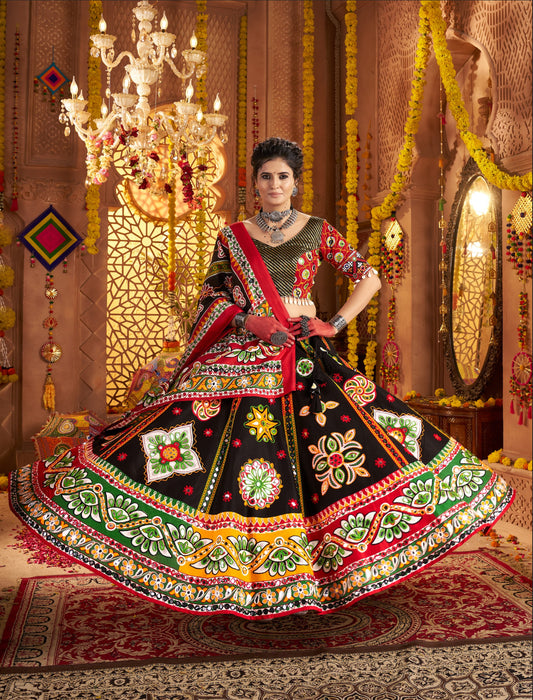 Eleganter rosa-grauer Braut-Lehenga mit Zarkan-Stickerei und Pailletten