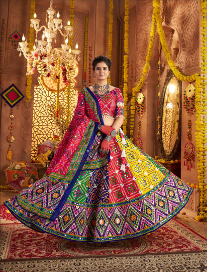 Eleganter rosa-grauer Braut-Lehenga mit Zarkan-Stickerei und Pailletten