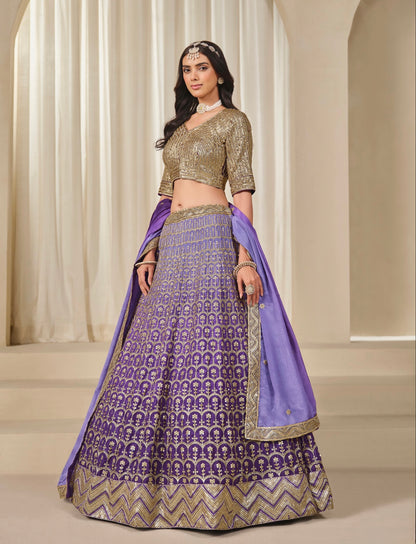 Eleganter rosa-grauer Braut-Lehenga mit Zarkan-Stickerei und Pailletten
