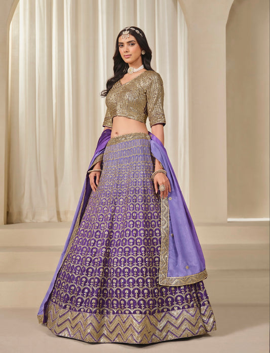 Eleganter rosa-grauer Braut-Lehenga mit Zarkan-Stickerei und Pailletten