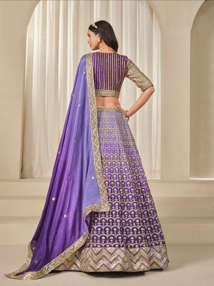 Eleganter rosa-grauer Braut-Lehenga mit Zarkan-Stickerei und Pailletten