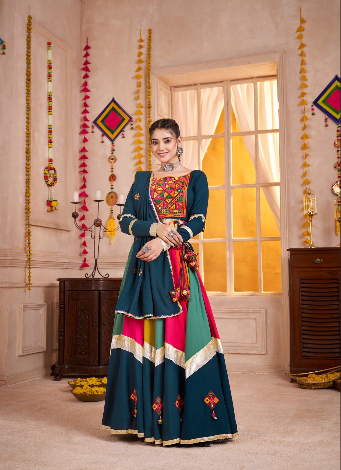 Lehenga de Navratri bleu canard multicolore en viscose coton avec pampilles en coton