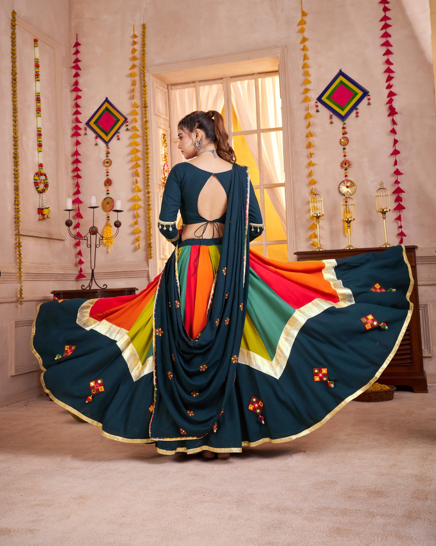 Lehenga de Navratri bleu canard multicolore en viscose coton avec pampilles en coton