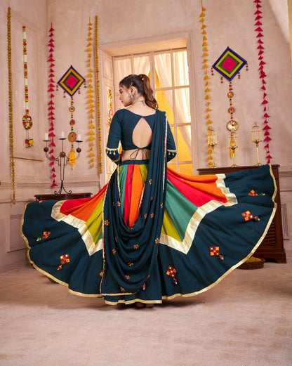 Lehenga de Navratri bleu canard multicolore en viscose coton avec pampilles en coton