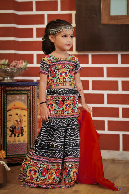 Lehenga de célébration Navratri noir multicolore et rouge en coton enfant