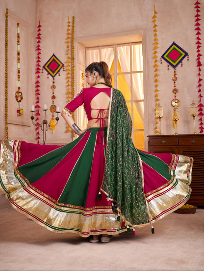 Lehenga de Navratri rouge et vert foncé rayé en viscose coton avec travail kutchi