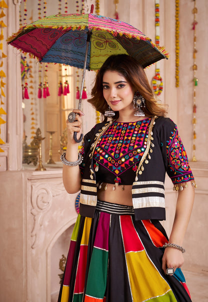 Lehenga de Navratri noir multicolore en viscose coton avec travail kutchi