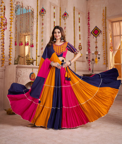 Lehenga de Navratri orange rose violet multicolore en viscose coton avec travail kutchi