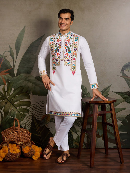Himmelblaues Kurta mit Spiegelstickerei und Dupatta