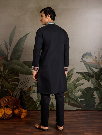 Himmelblaues Kurta mit Spiegelstickerei und Dupatta
