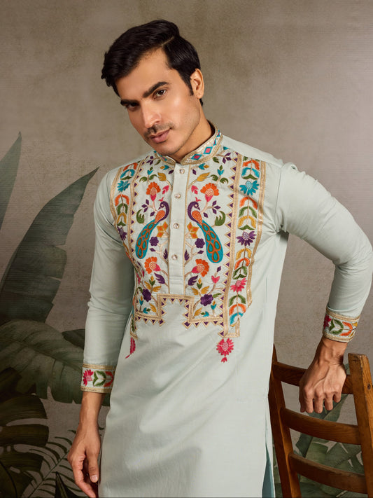 Himmelblaues Kurta mit Spiegelstickerei und Dupatta