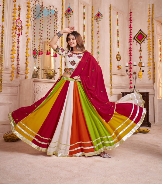 Eleganter rosa-grauer Braut-Lehenga mit Zarkan-Stickerei und Pailletten