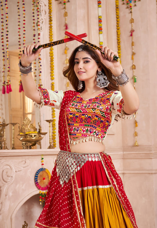 Eleganter rosa-grauer Braut-Lehenga mit Zarkan-Stickerei und Pailletten