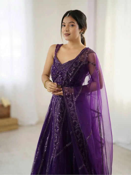 Eleganter rosa-grauer Braut-Lehenga mit Zarkan-Stickerei und Pailletten