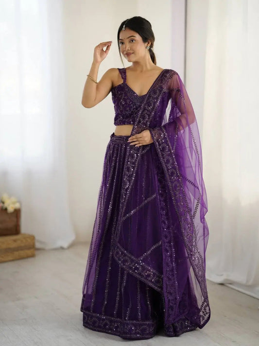 Eleganter rosa-grauer Braut-Lehenga mit Zarkan-Stickerei und Pailletten