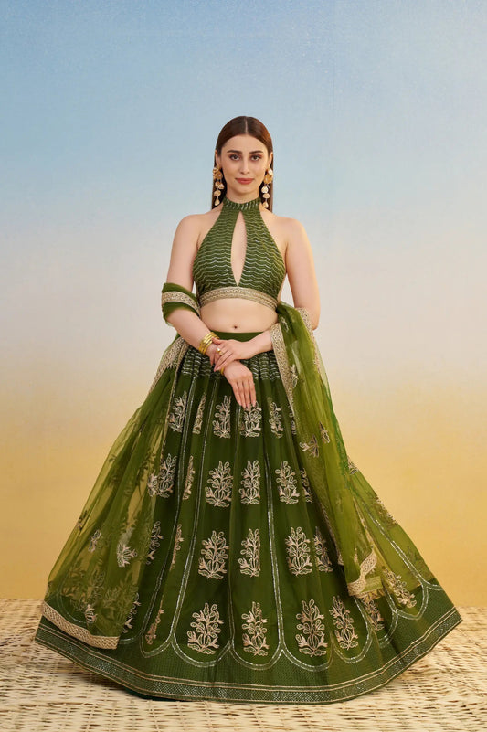 Lehenga Vert Olive en tulle avec broderies et sequins brillants festif COLLECTION LARA