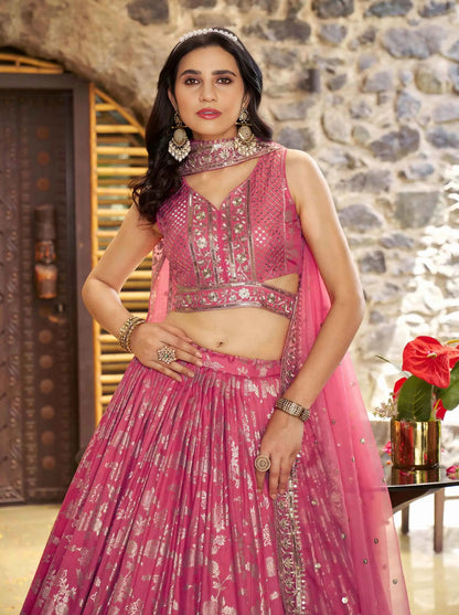 Lehenga Designer rose clair en jacquard avec broderie en fil Zari et sequins