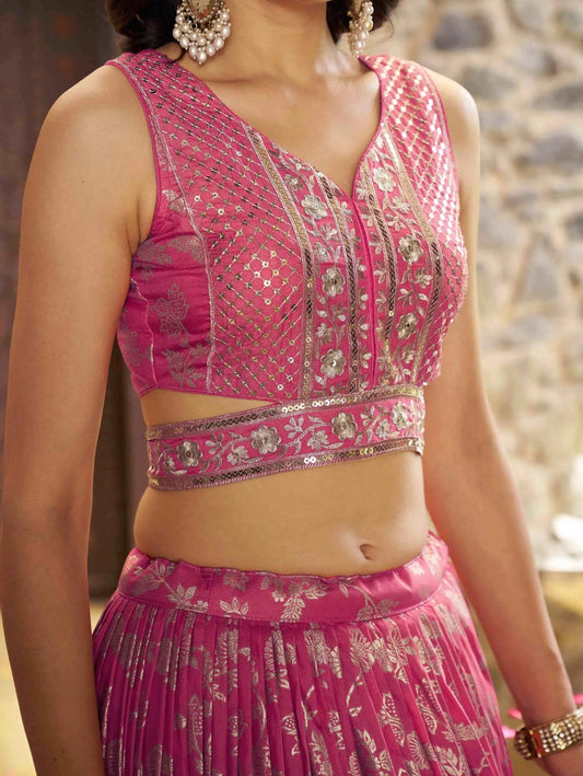 Eleganter rosa-grauer Braut-Lehenga mit Zarkan-Stickerei und Pailletten