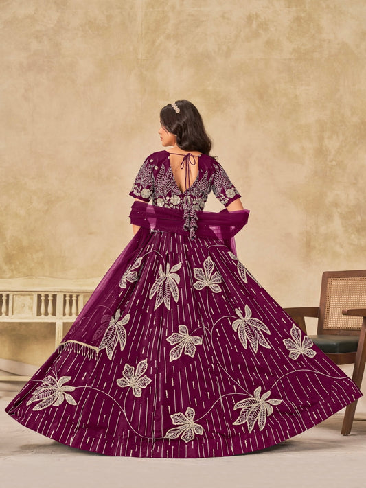 Lehenga violet de soirée avec fleurs en soie artificielle COLLECTION RIYAH